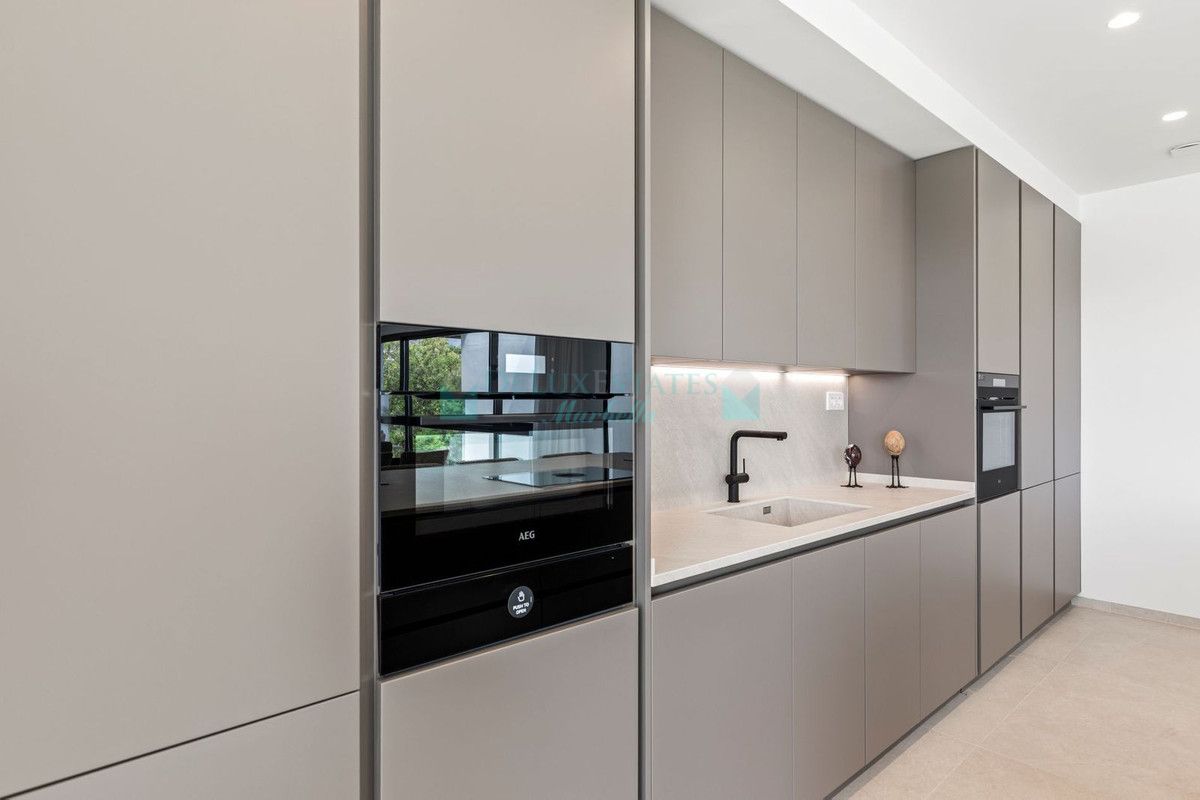 Villa for sale in Benahavis