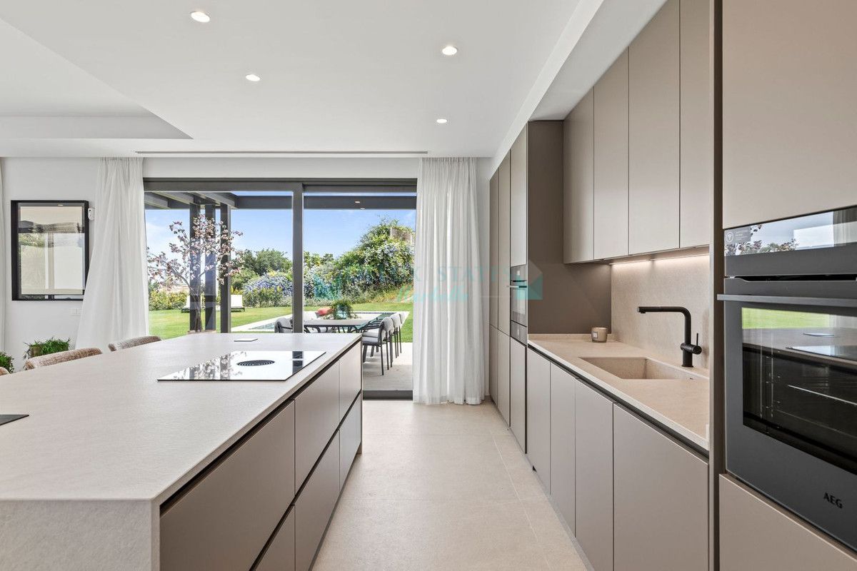 Villa for sale in Benahavis