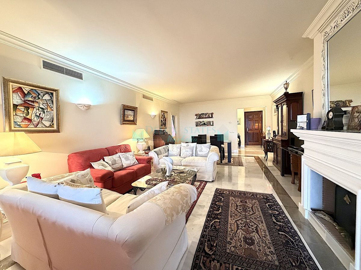 Ground Floor Apartment for sale in Monte Halcones, Benahavis