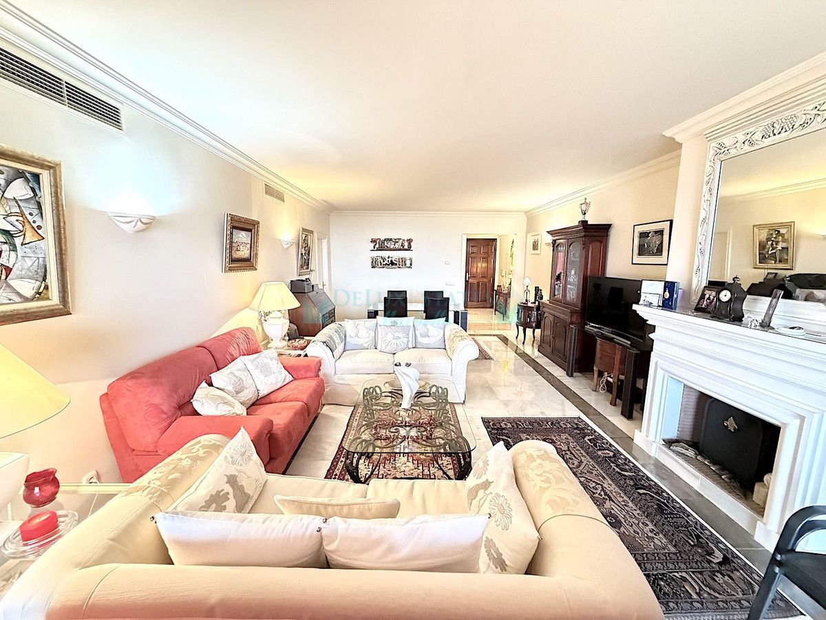 Ground Floor Apartment for sale in Monte Halcones, Benahavis