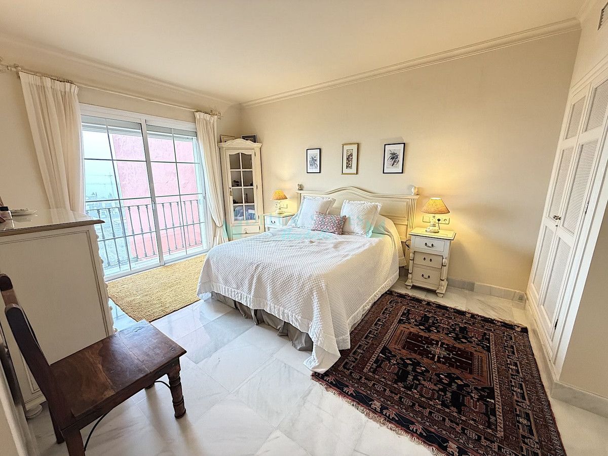 Ground Floor Apartment for sale in Monte Halcones, Benahavis