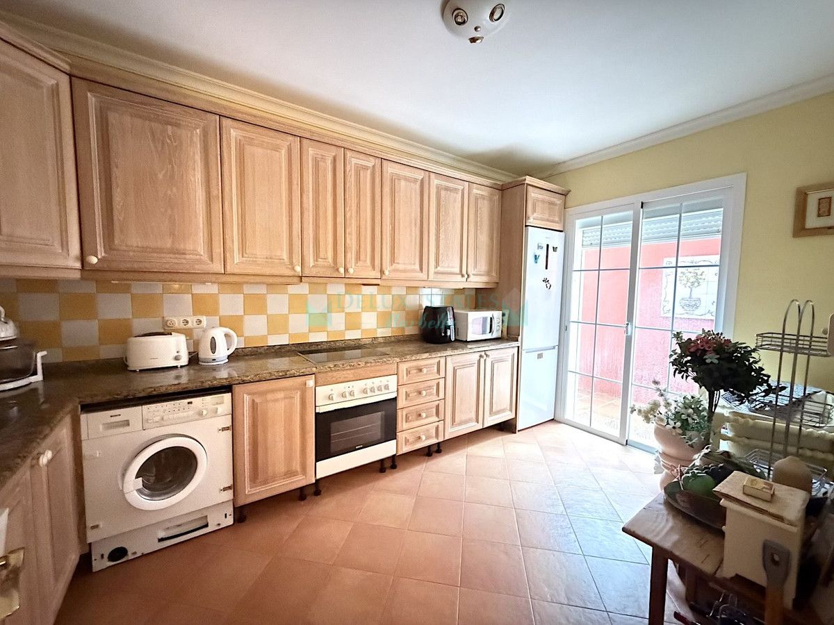 Ground Floor Apartment for sale in Monte Halcones, Benahavis