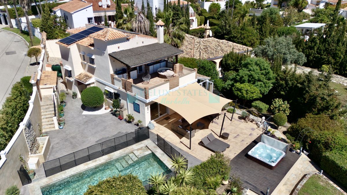 Villa for sale in Estepona