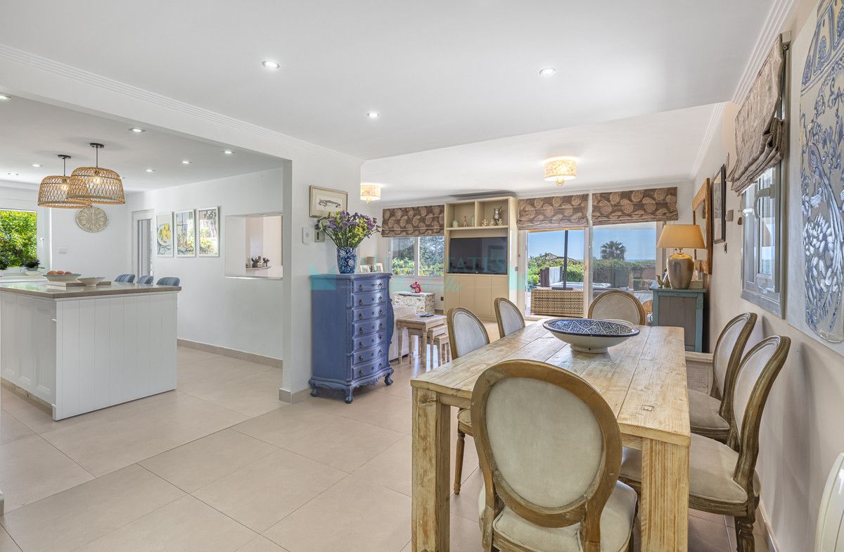 Villa for sale in Estepona