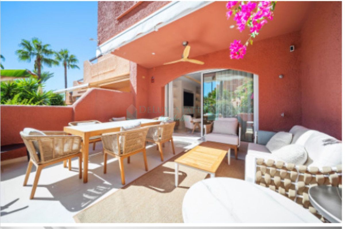 Town House for sale in Nueva Andalucia