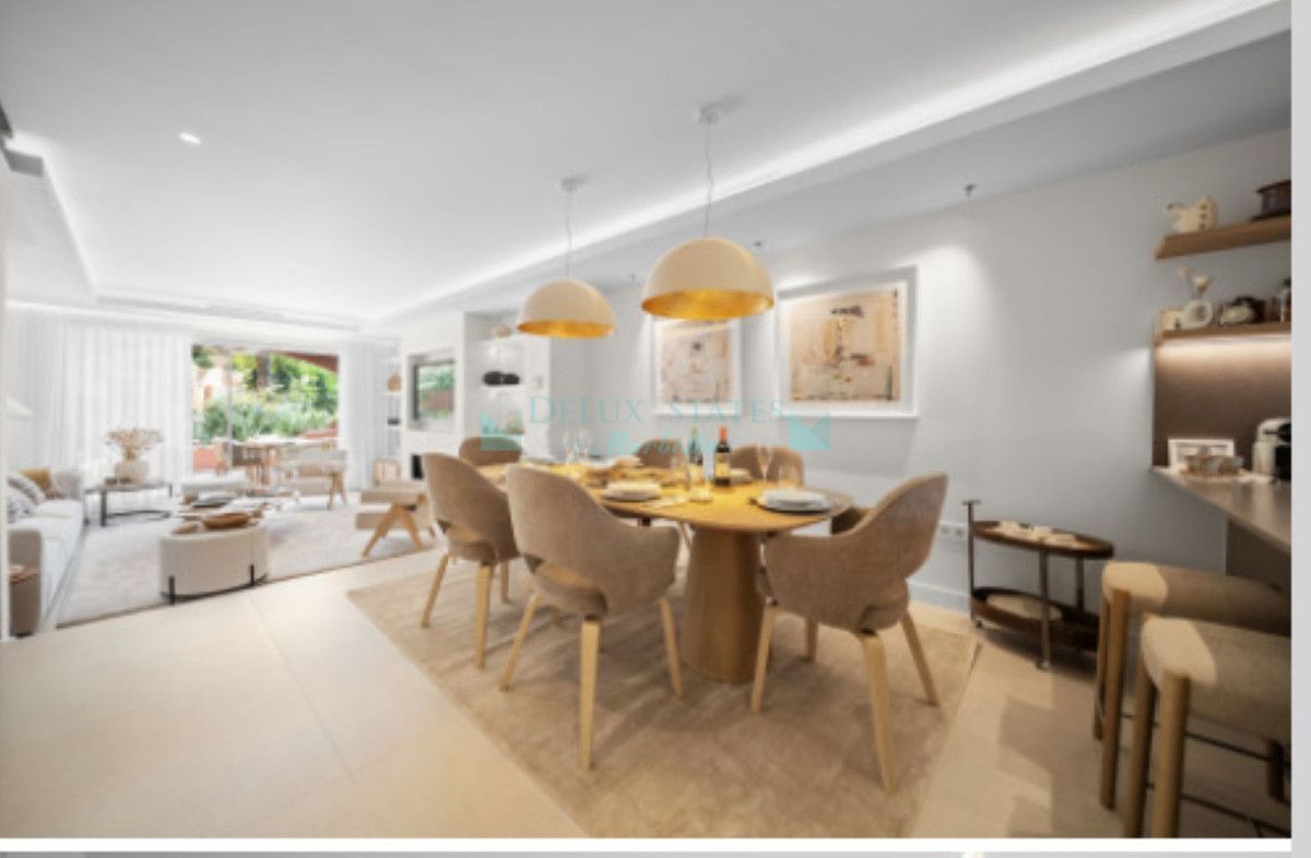 Town House for sale in Nueva Andalucia