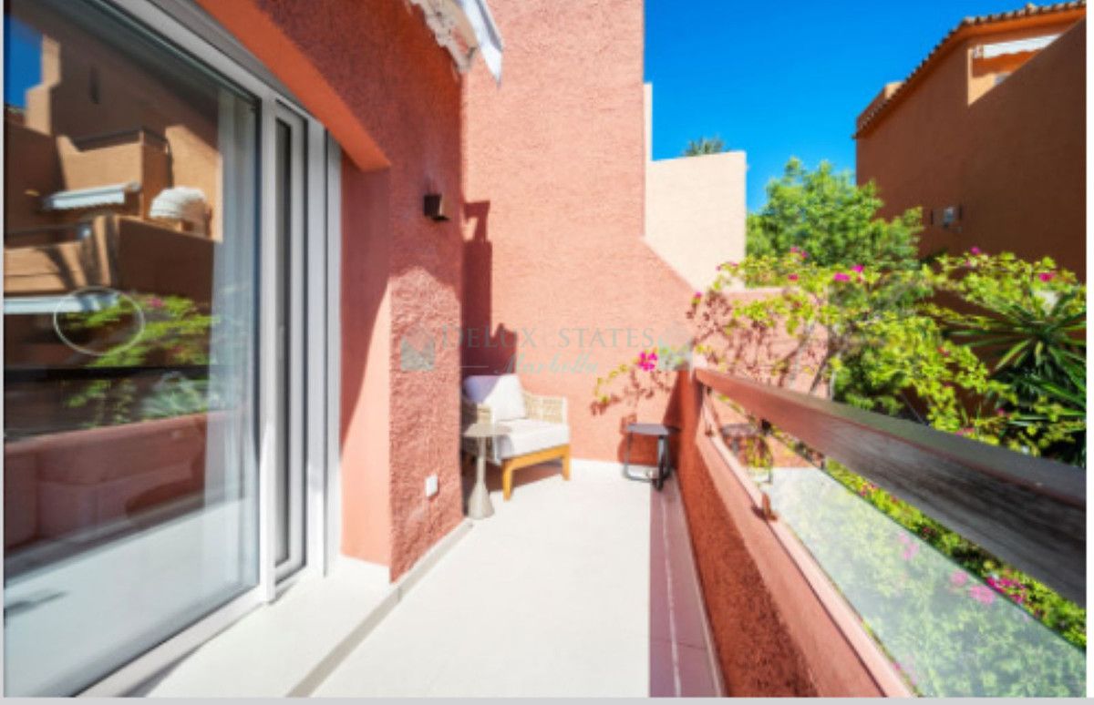 Town House for sale in Nueva Andalucia