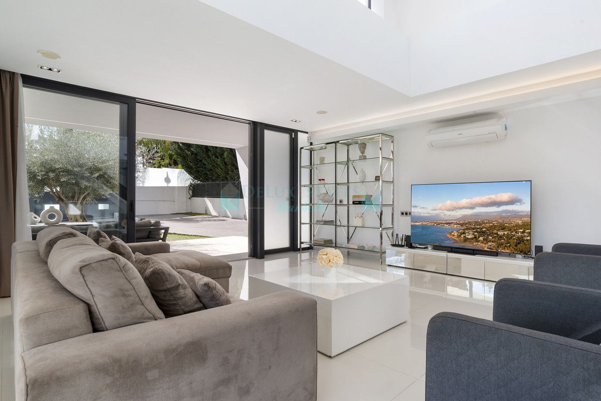 Villa for rent in Nueva Andalucia