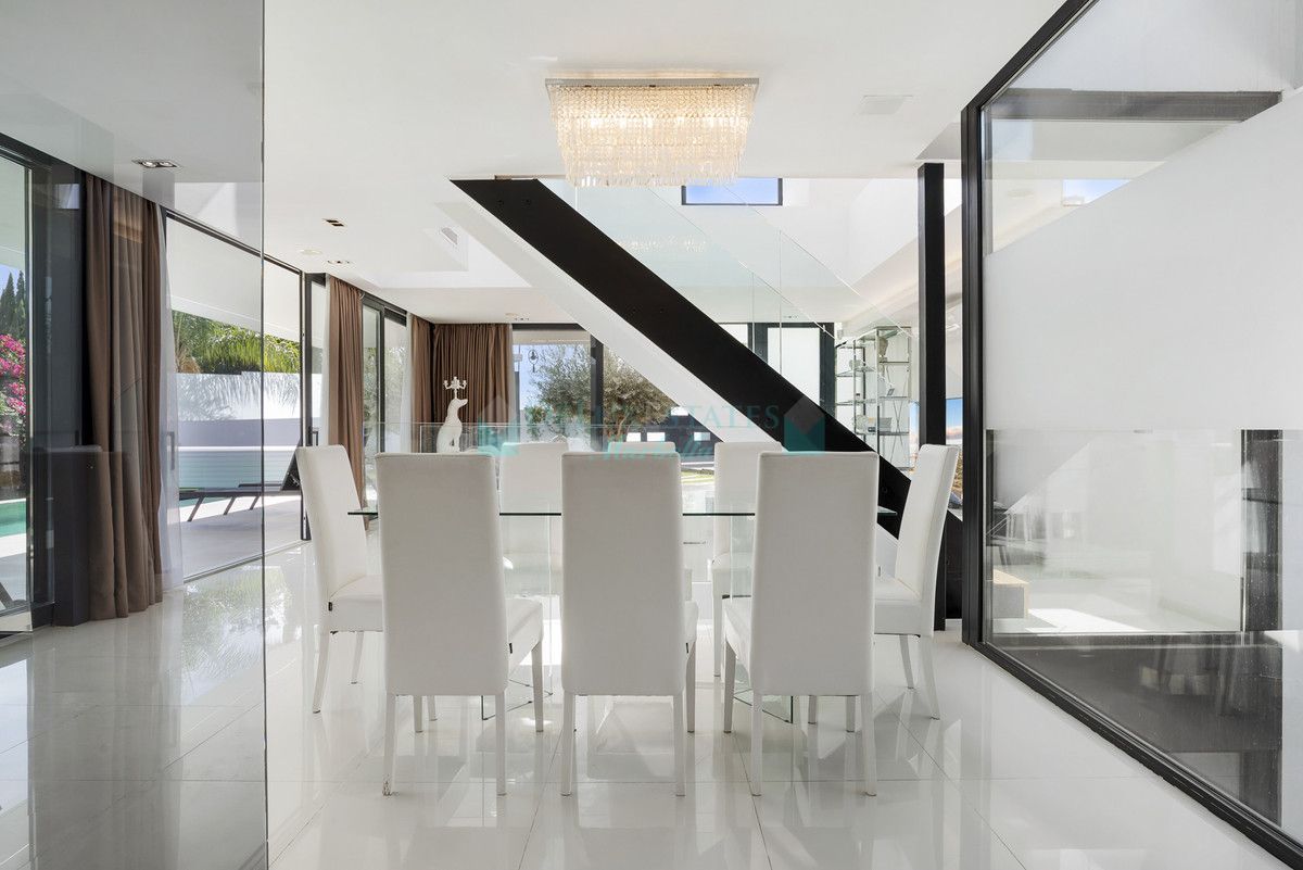 Villa for rent in Nueva Andalucia