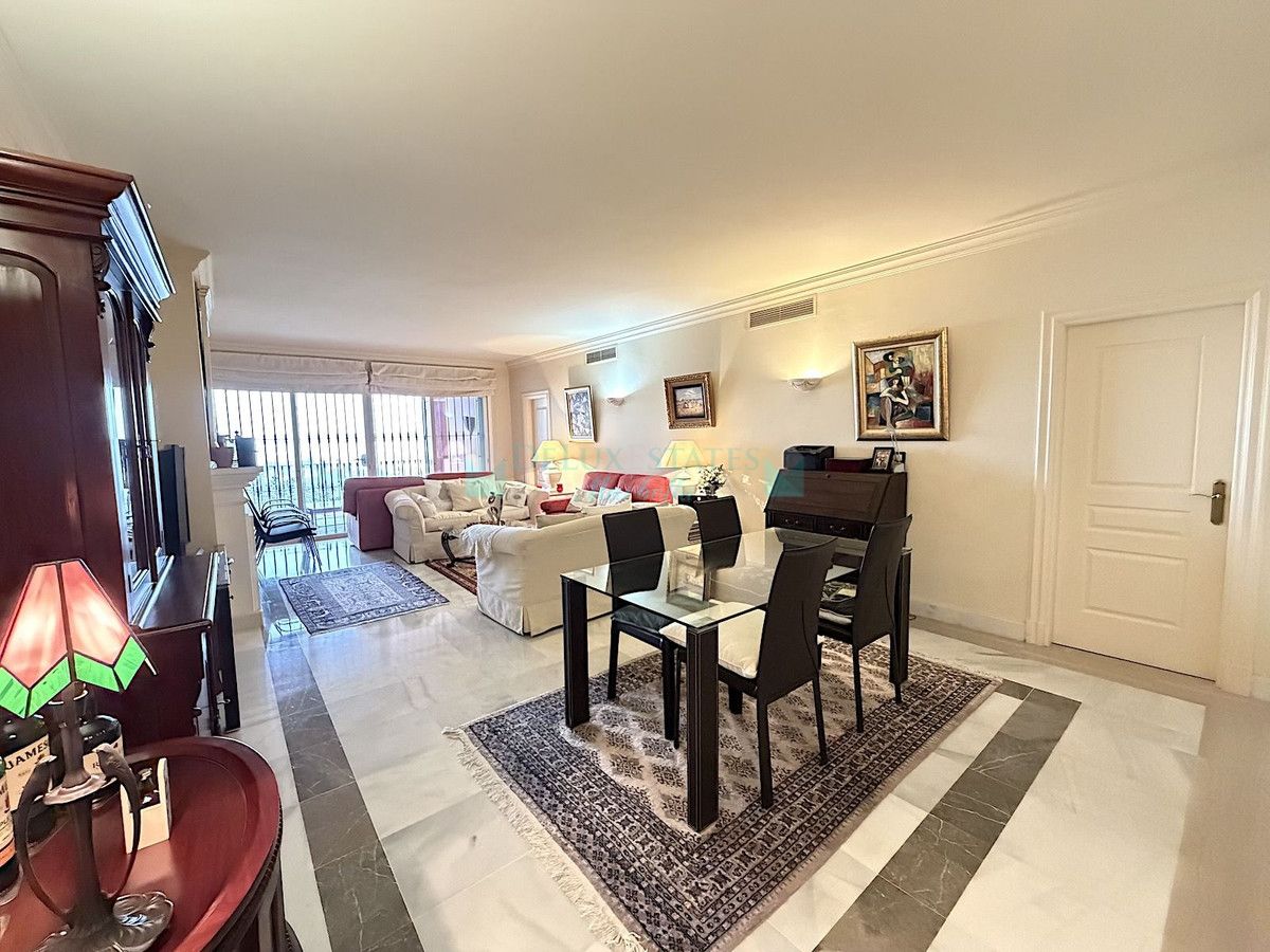 Ground Floor Apartment for sale in Monte Halcones, Benahavis
