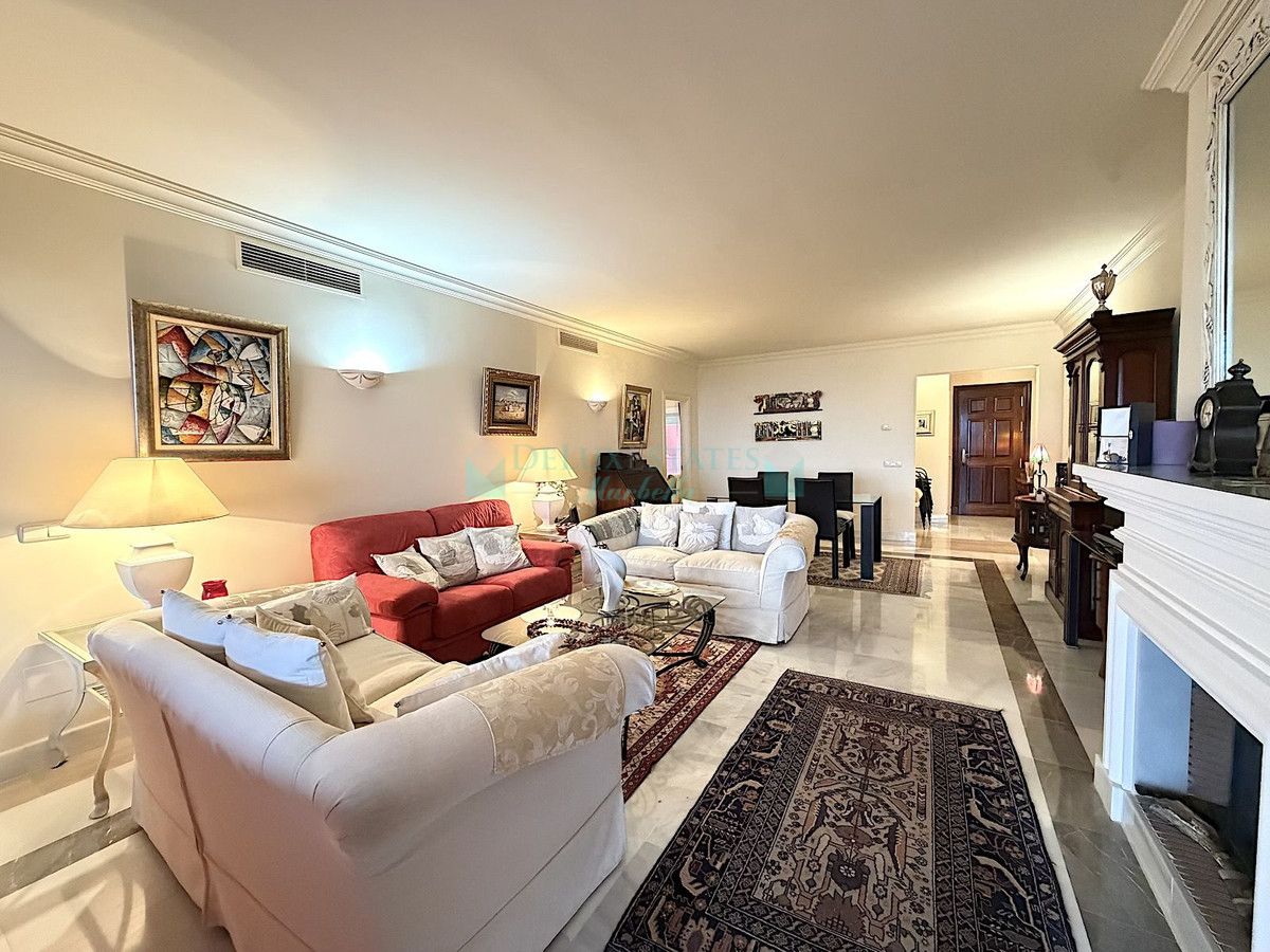 Ground Floor Apartment for sale in Monte Halcones, Benahavis