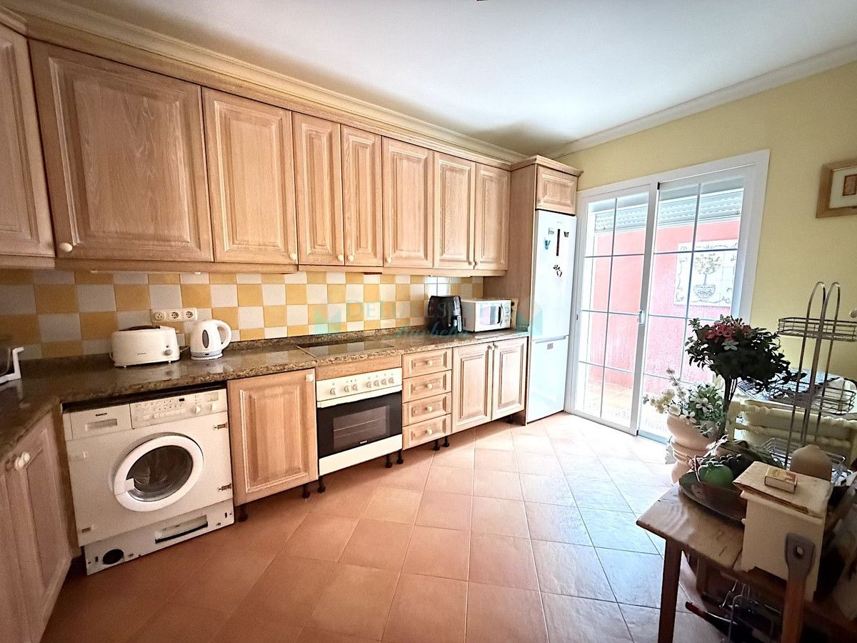 Ground Floor Apartment for sale in Monte Halcones, Benahavis