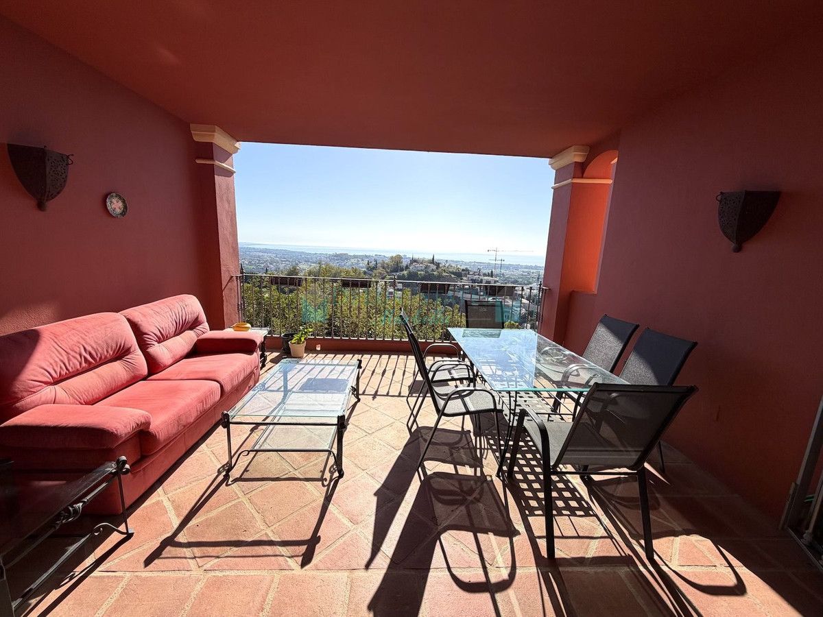 Ground Floor Apartment for sale in Monte Halcones, Benahavis