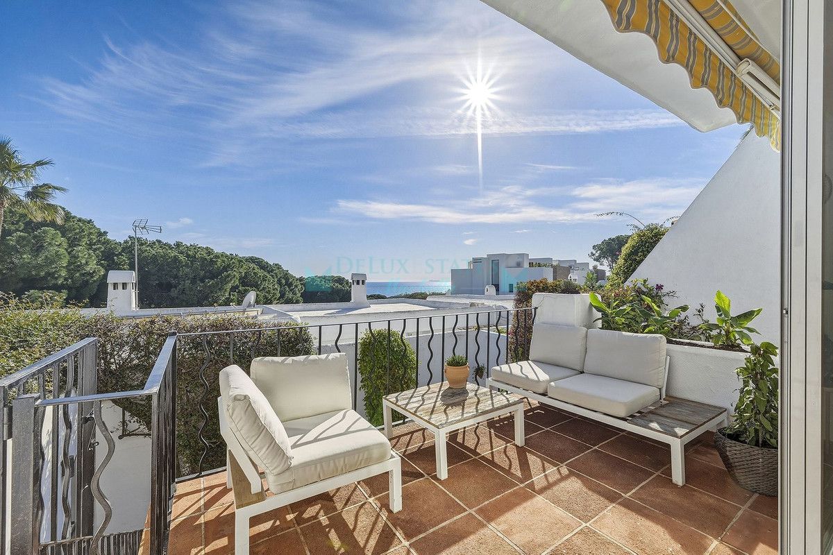 Semi Detached Villa for sale in Cabopino, Marbella East