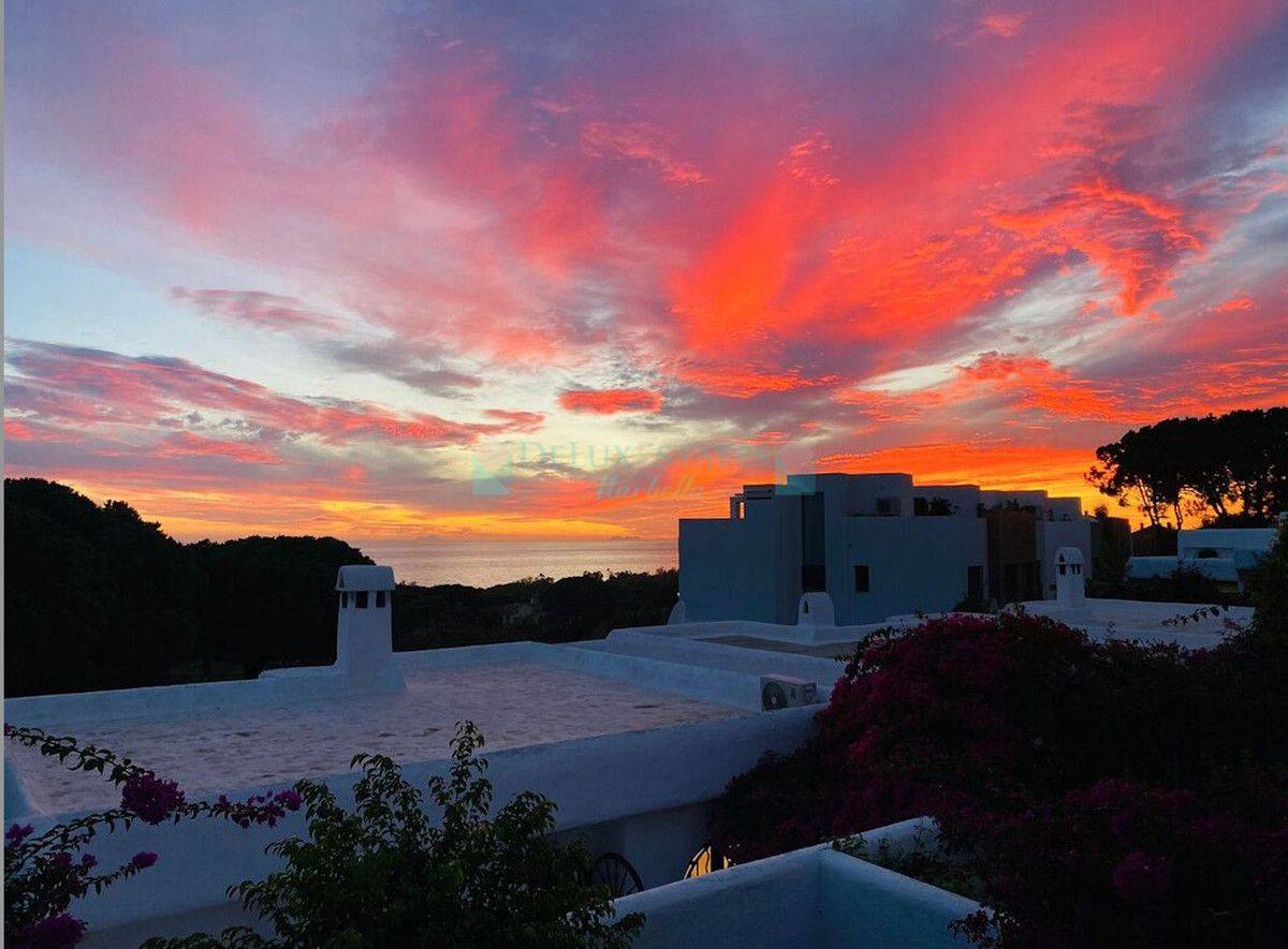 Semi Detached Villa for sale in Cabopino, Marbella East