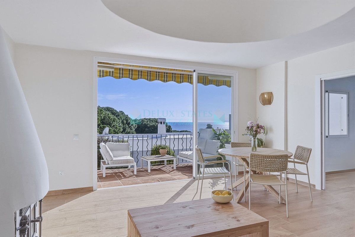 Semi Detached Villa for sale in Cabopino, Marbella East