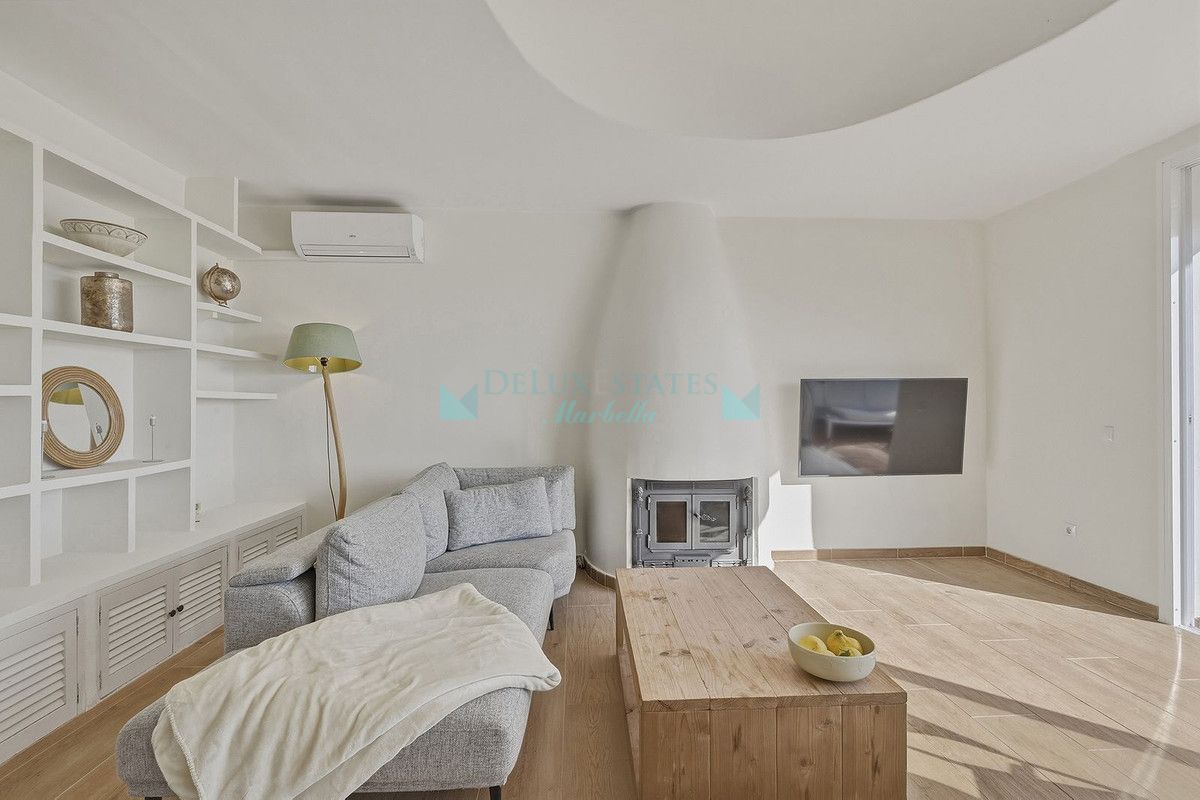 Semi Detached Villa for sale in Cabopino, Marbella East