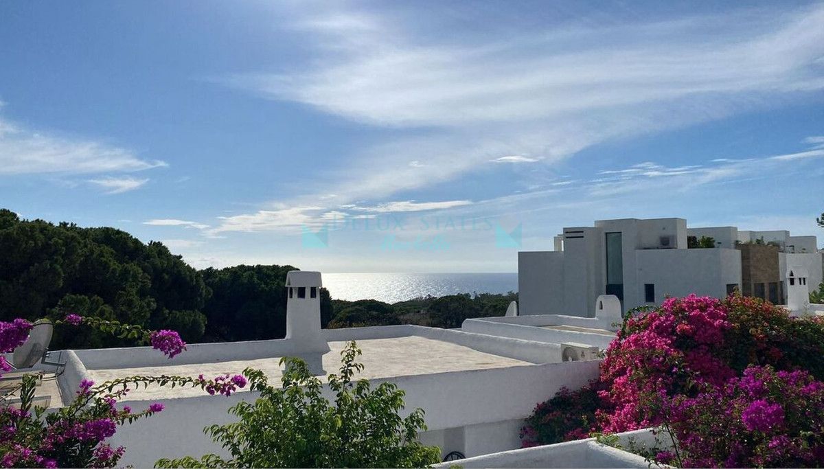 Semi Detached Villa for sale in Cabopino, Marbella East