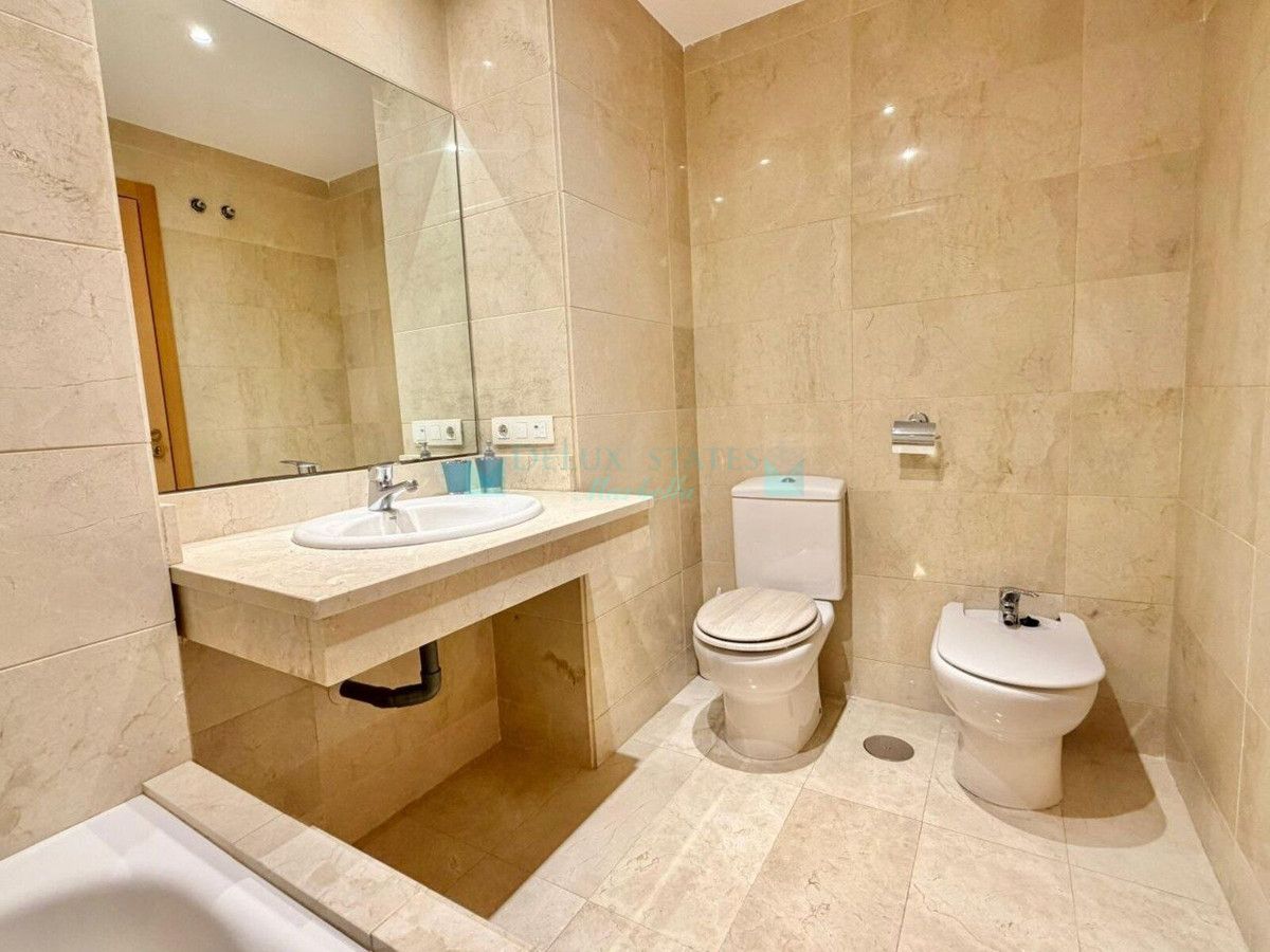 Apartment for sale in Estepona