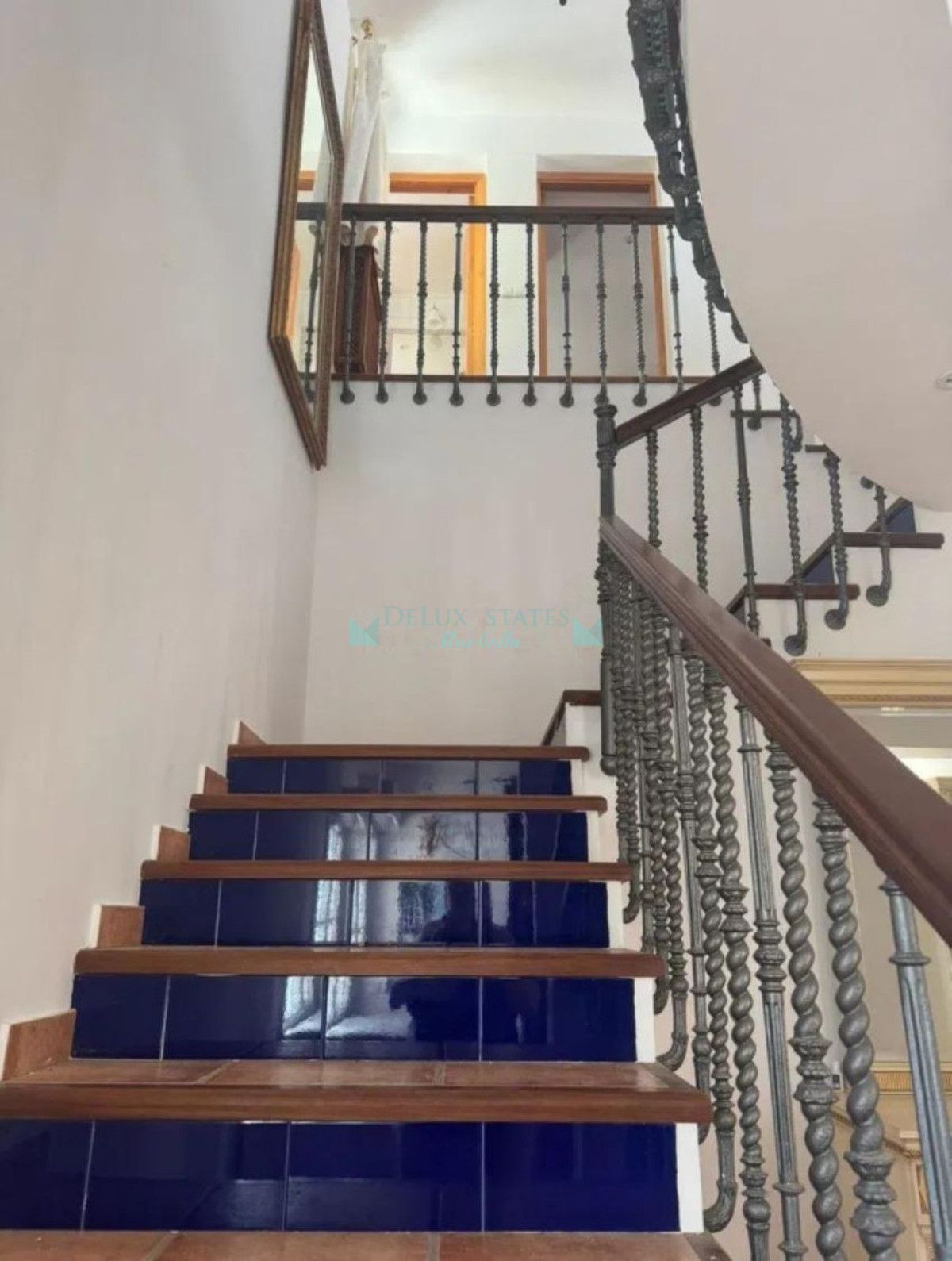 Villa for sale in Benahavis