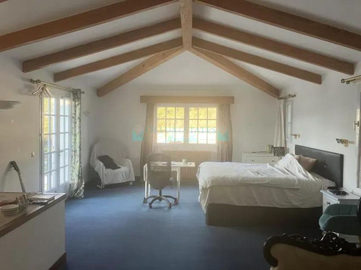 Villa for sale in Benahavis