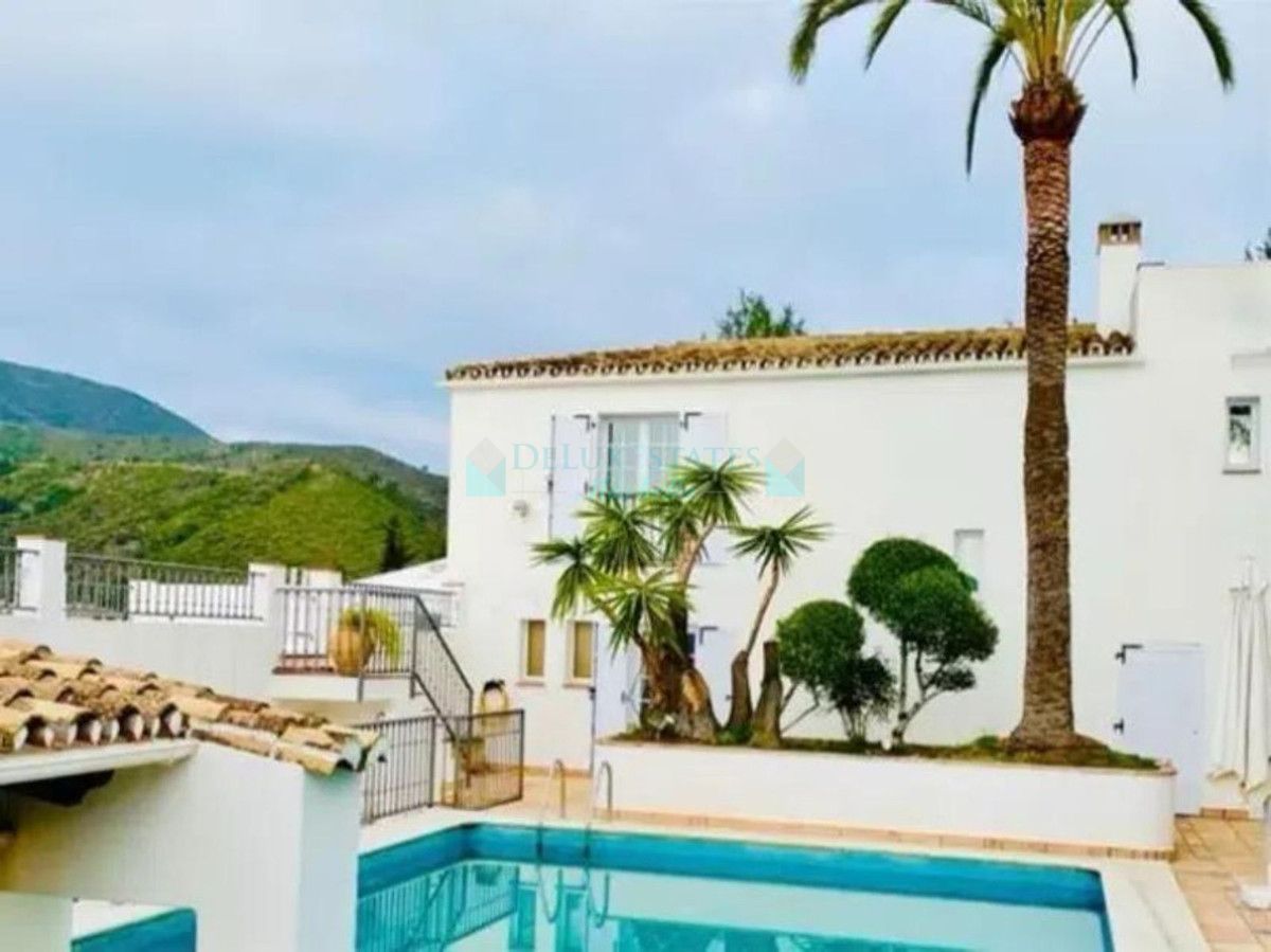 Villa for sale in Benahavis