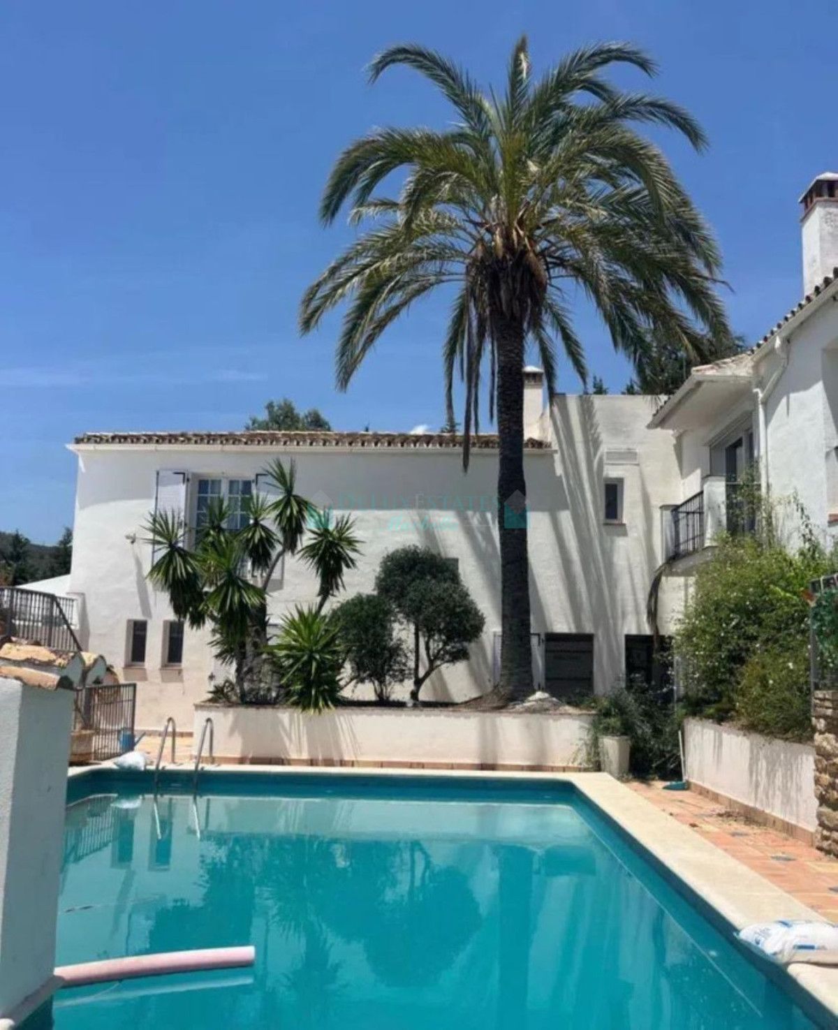 Villa for sale in Benahavis