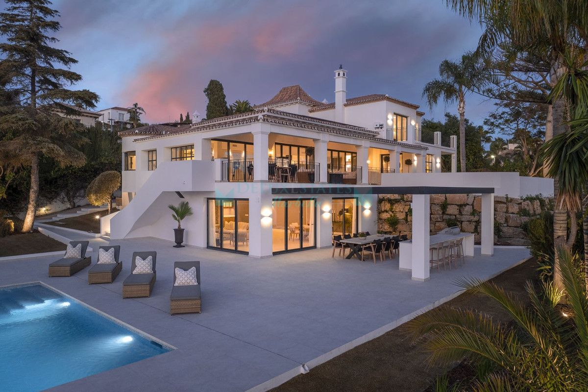 Villa for sale in El Paraiso, Estepona