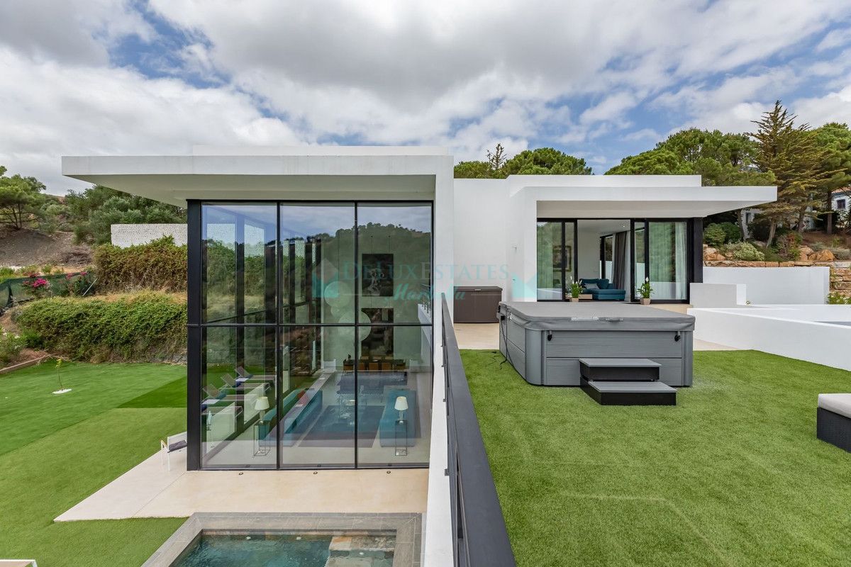 Villa for rent in Benahavis