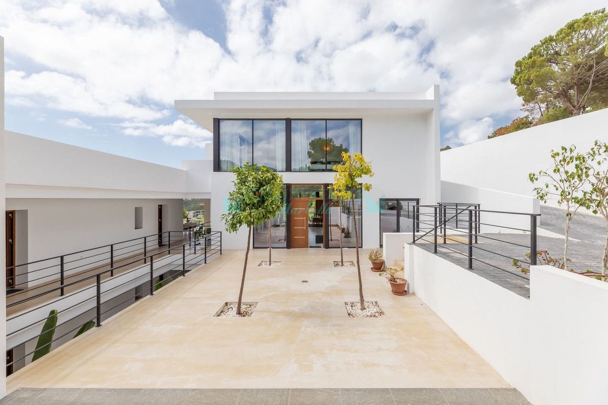 Villa for rent in Benahavis