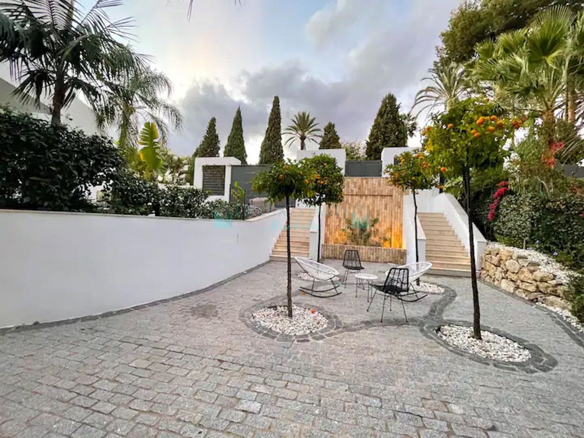 Villa for sale in Benahavis