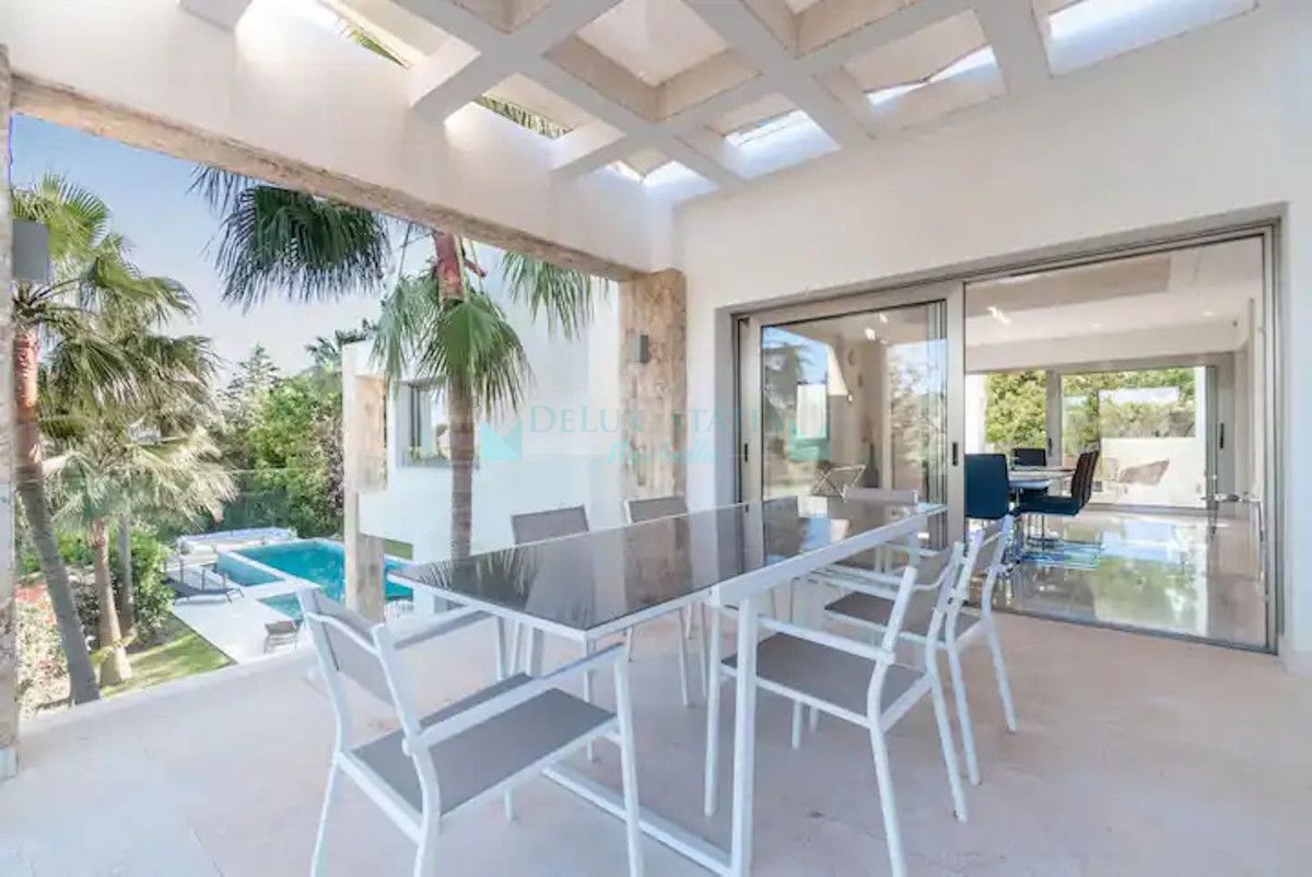 Villa for sale in Benahavis