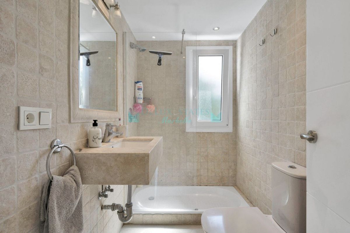 Villa for rent in Nueva Andalucia