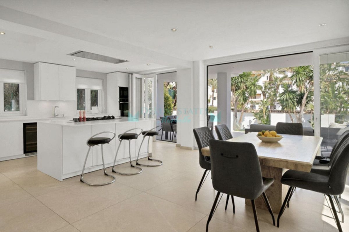 Villa for rent in Nueva Andalucia