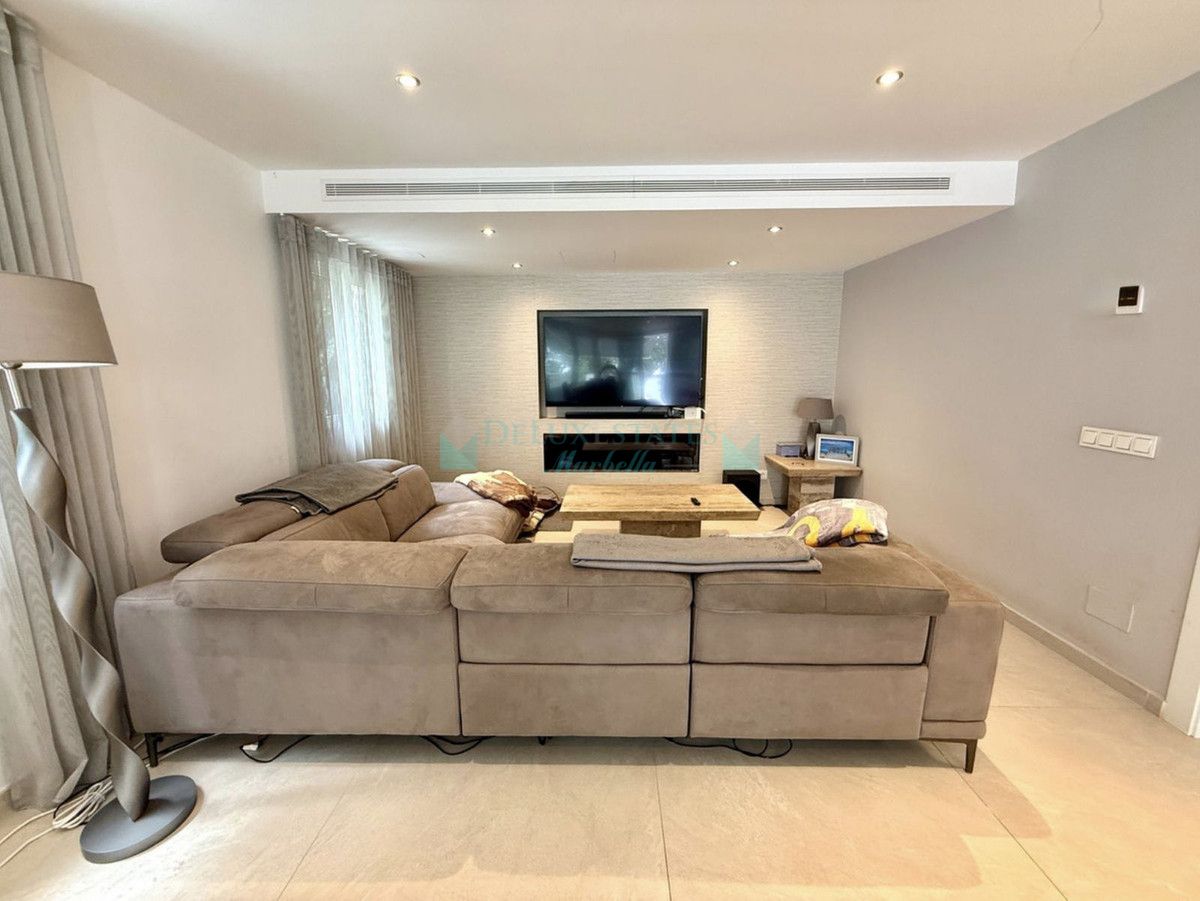 Villa for rent in Nueva Andalucia