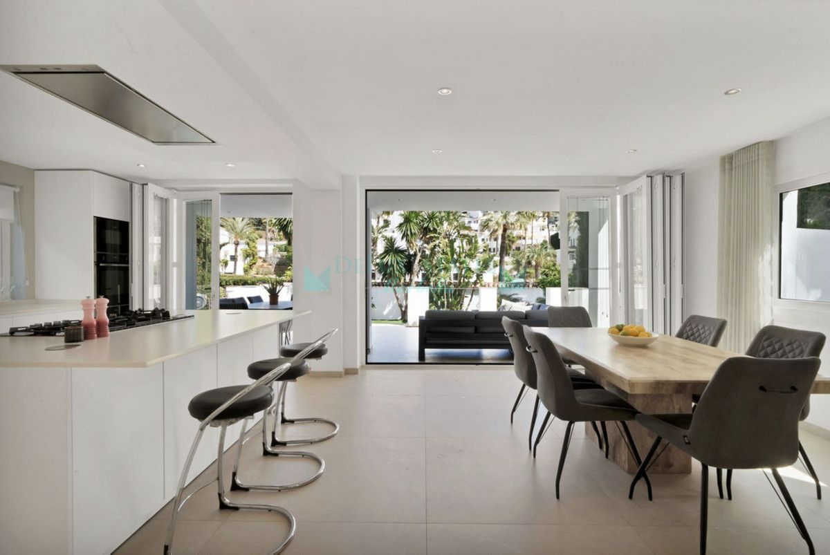 Villa for rent in Nueva Andalucia