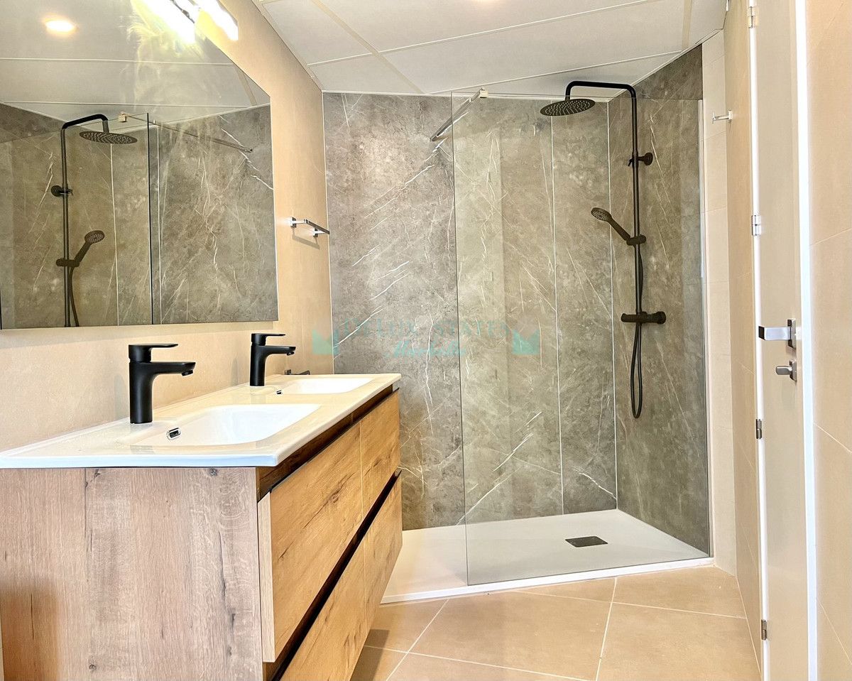 Town House for sale in Estepona