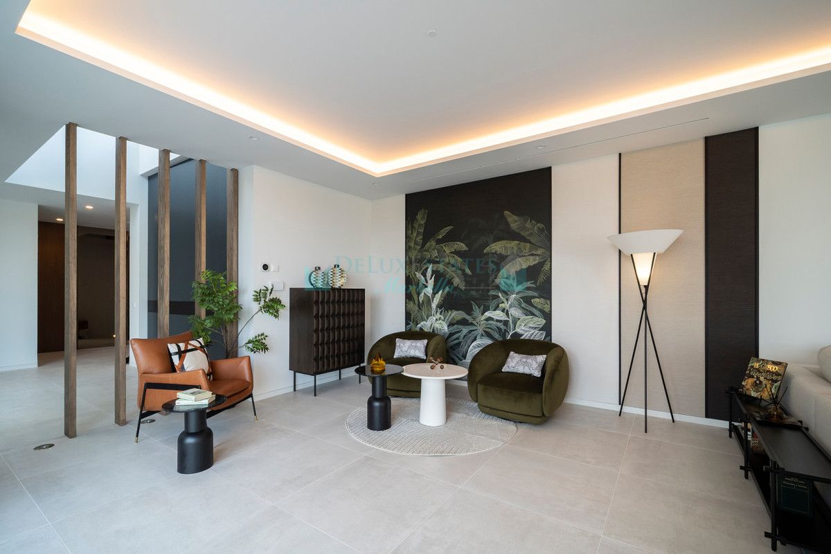 Villa en venta en El Paraiso, Estepona