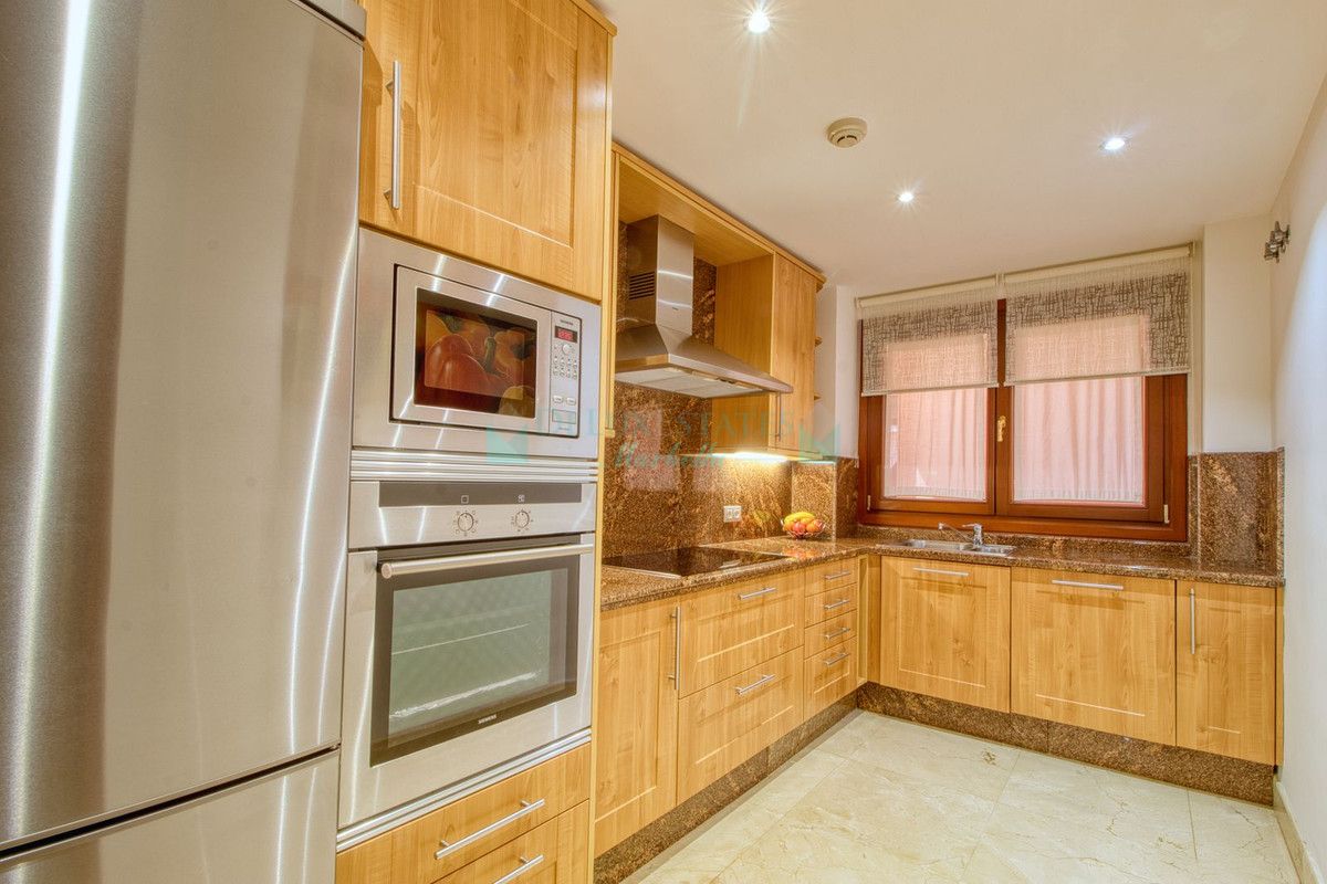 Apartment for sale in Estepona