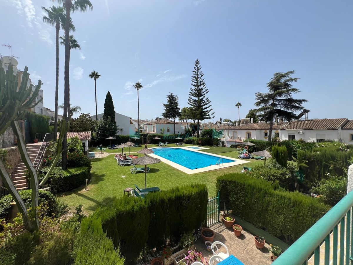 Town House for sale in Atalaya, Estepona