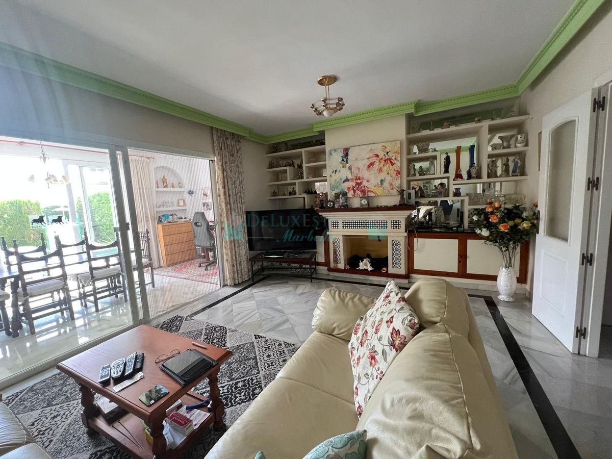 Town House for sale in Atalaya, Estepona