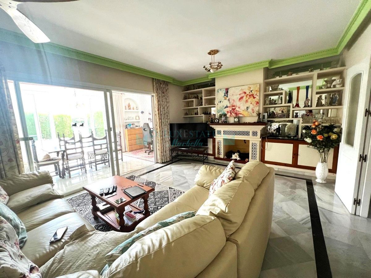 Town House for sale in Atalaya, Estepona