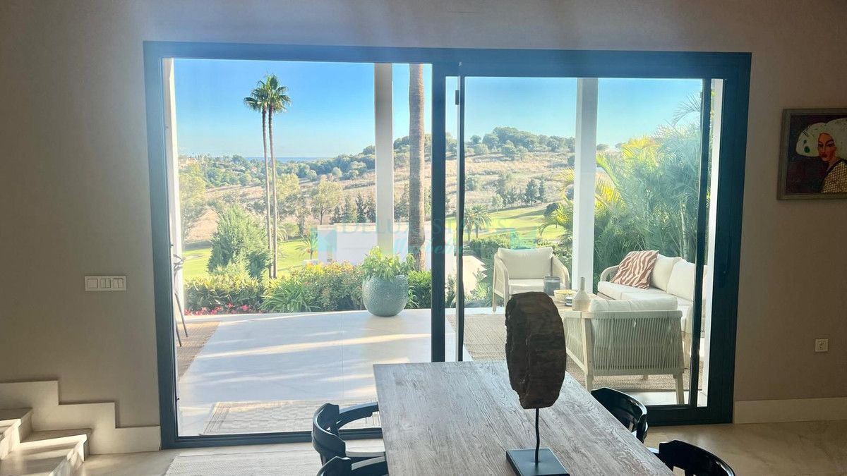 Villa for sale in El Paraiso, Estepona