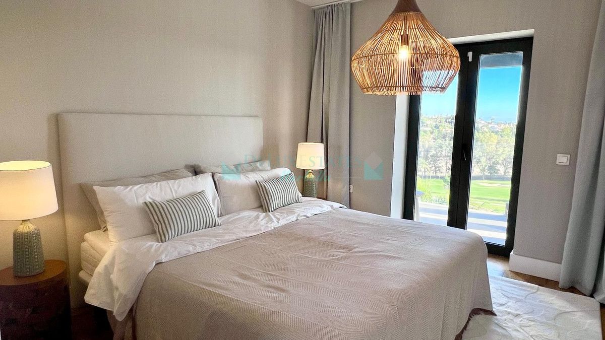 Villa for sale in El Paraiso, Estepona