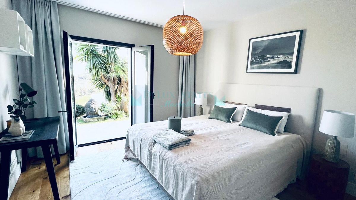 Villa for sale in El Paraiso, Estepona