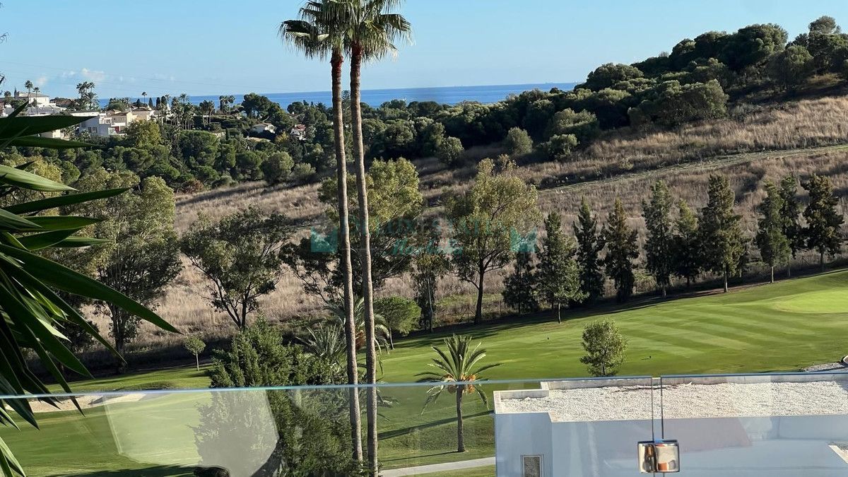 Villa for sale in El Paraiso, Estepona