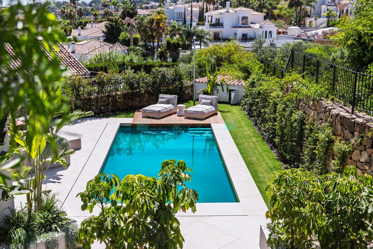 Villa for sale in Nueva Andalucia