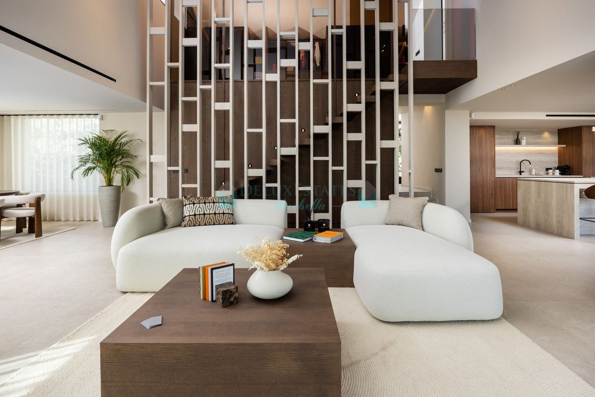 Villa for sale in Nueva Andalucia