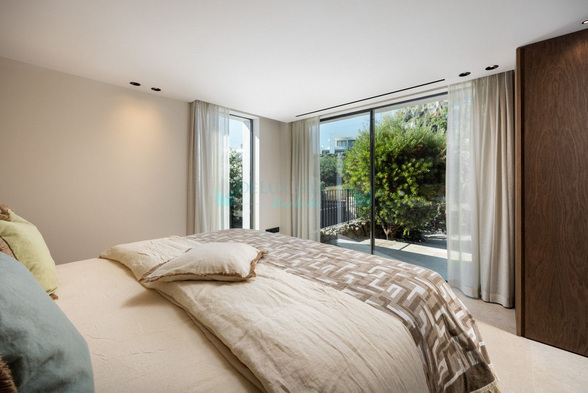 Villa for sale in Nueva Andalucia