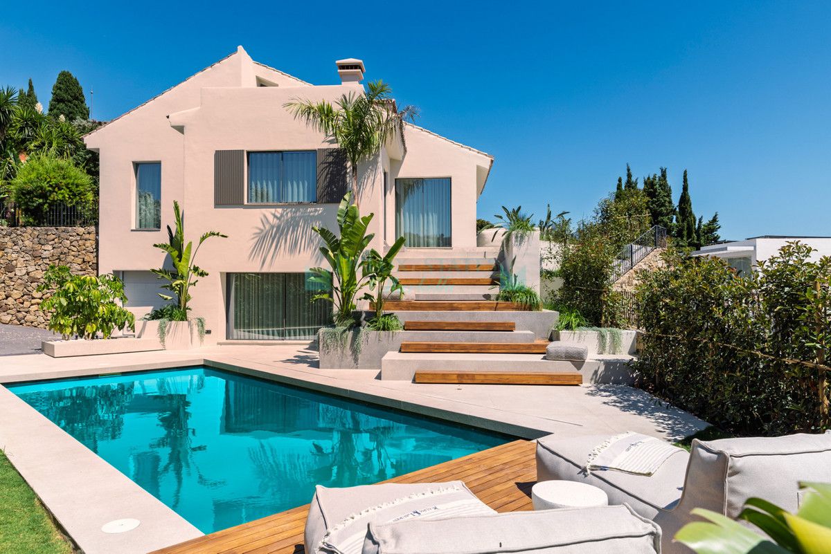 Villa for sale in Nueva Andalucia